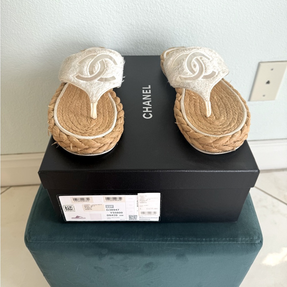 CHANEL Women's white thong sandals